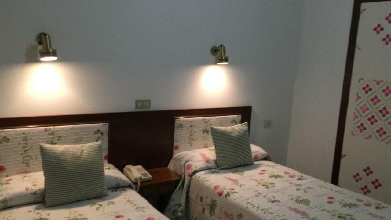 Double or Twin Room,925651555:JPEG